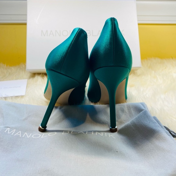 New with box authentic Manolo Blahnik hangisi heels - Picture 15 of 16